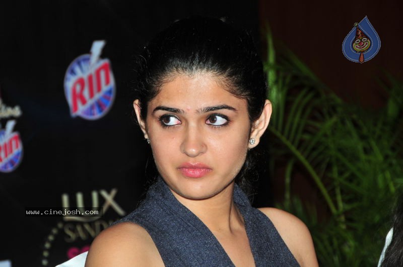 Deeksha Seth Gallery - 5 / 44 photos