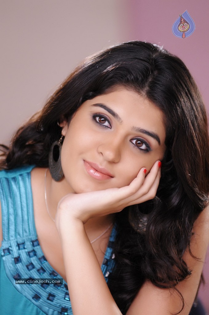 Deeksha Seth Hot Photos  - 11 / 32 photos