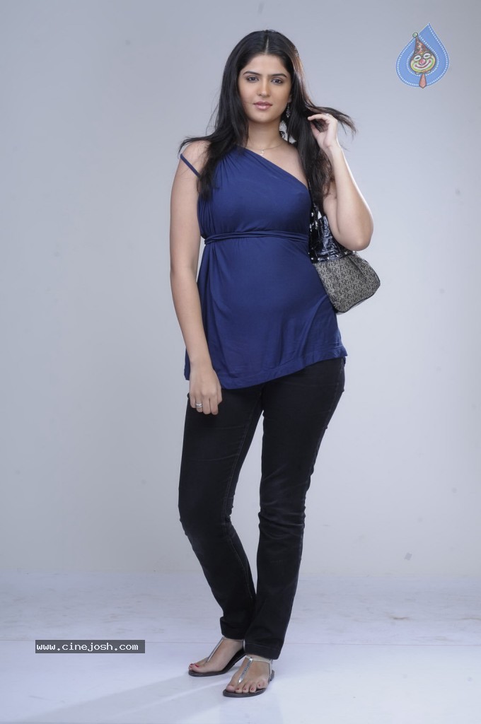Deeksha Seth Hot Photos  - 28 / 32 photos