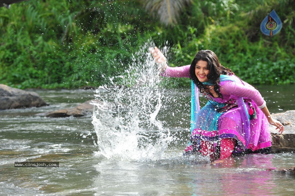 Deeksha Seth Latest Stills - 15 / 48 photos