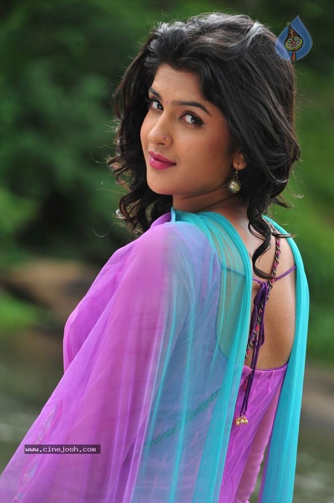Deeksha Seth Latest Stills - 16 / 48 photos