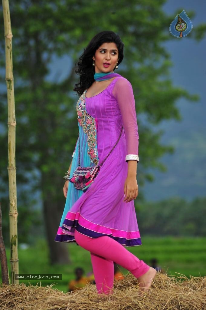 Deeksha Seth Latest Stills - 20 / 48 photos