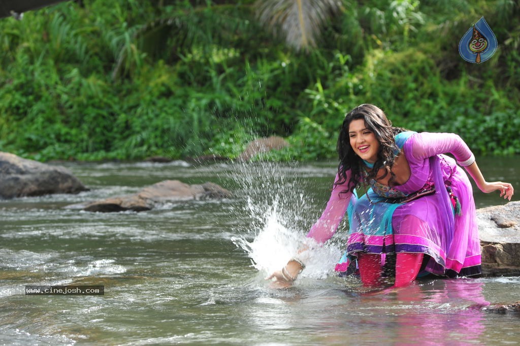 Deeksha Seth Latest Stills - 21 / 48 photos