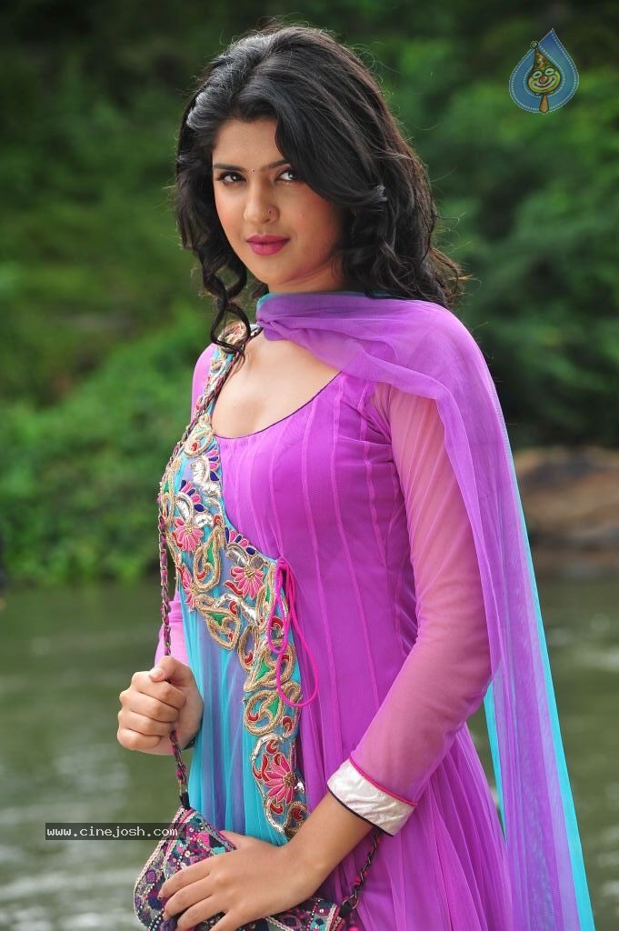 Deeksha Seth Latest Stills - 26 / 48 photos