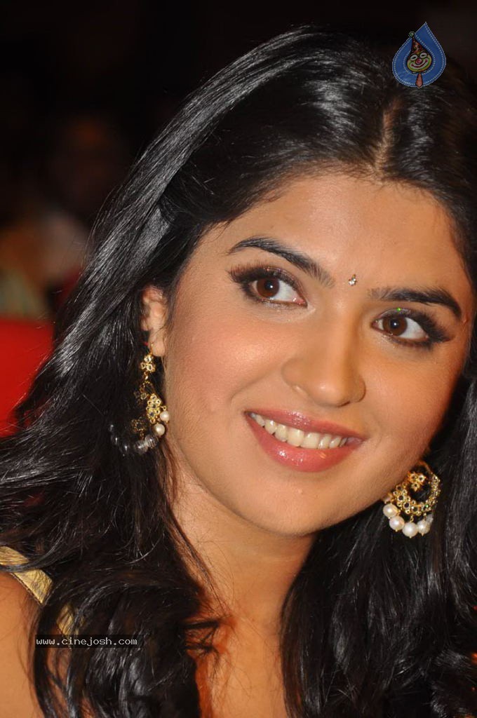 Deeksha Seth Latest Stills - 17 / 47 photos