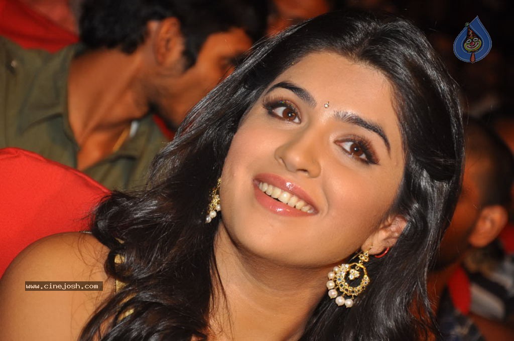 Deeksha Seth Latest Stills - 18 / 47 photos