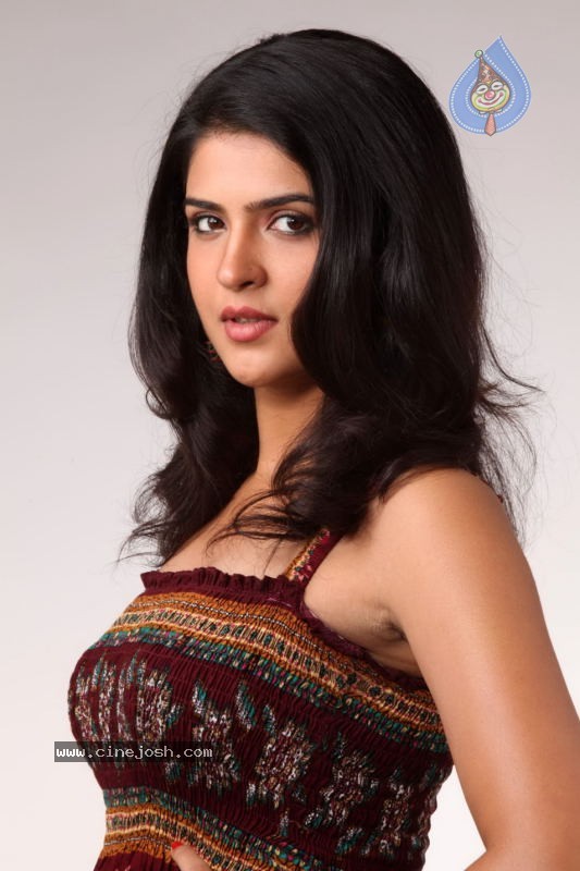 Deeksha Seth New Photos - Photo 7 of 46