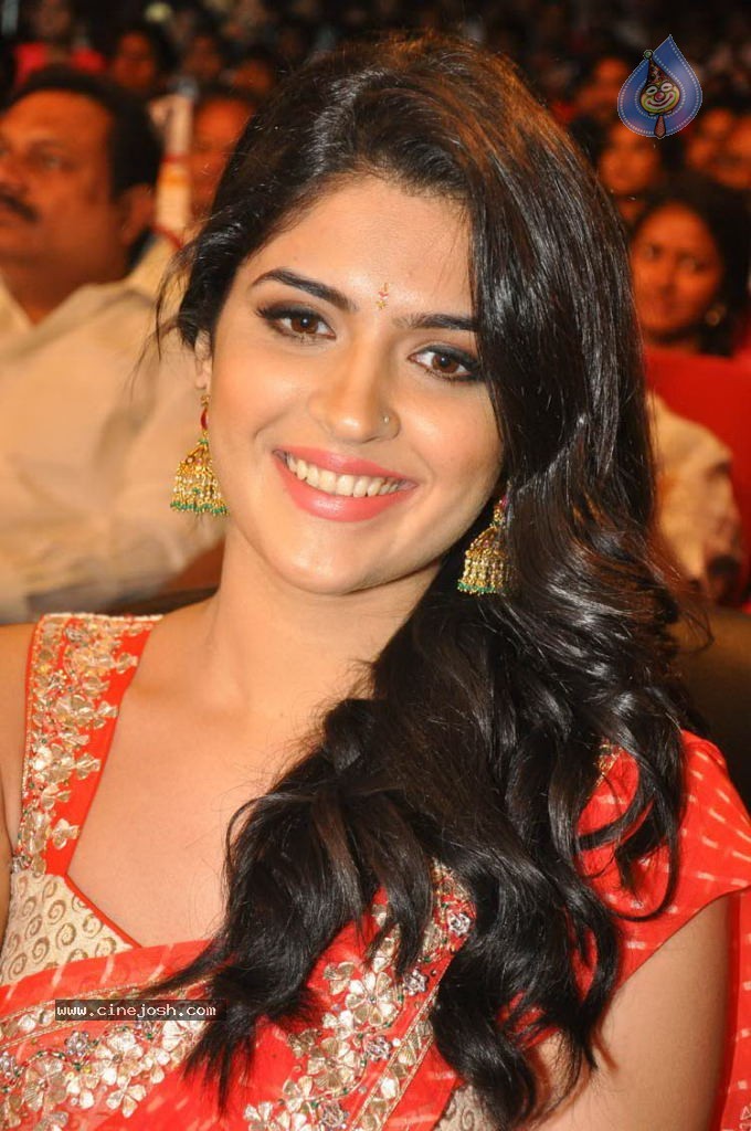 Deeksha Seth New Stills - 2 / 147 photos