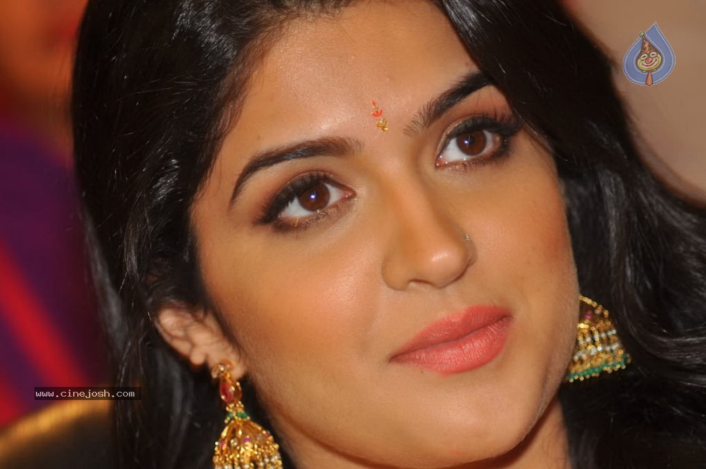 Deeksha Seth New Stills - 5 / 147 photos