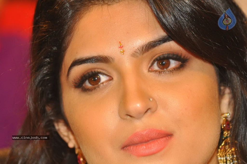 Deeksha Seth New Stills - 6 / 147 photos