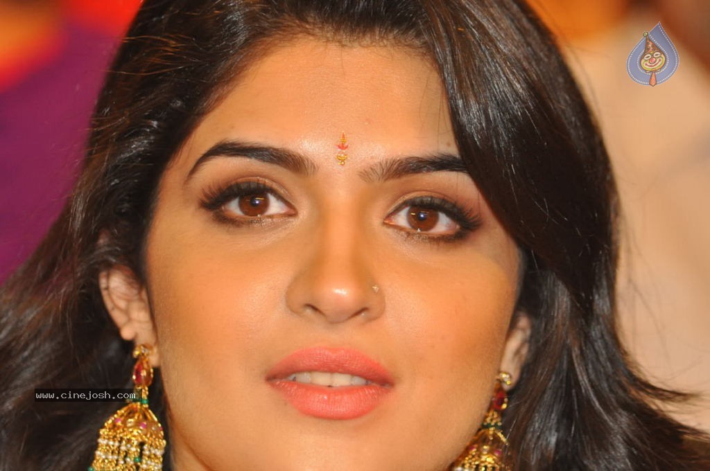 Deeksha Seth New Stills - 12 / 147 photos