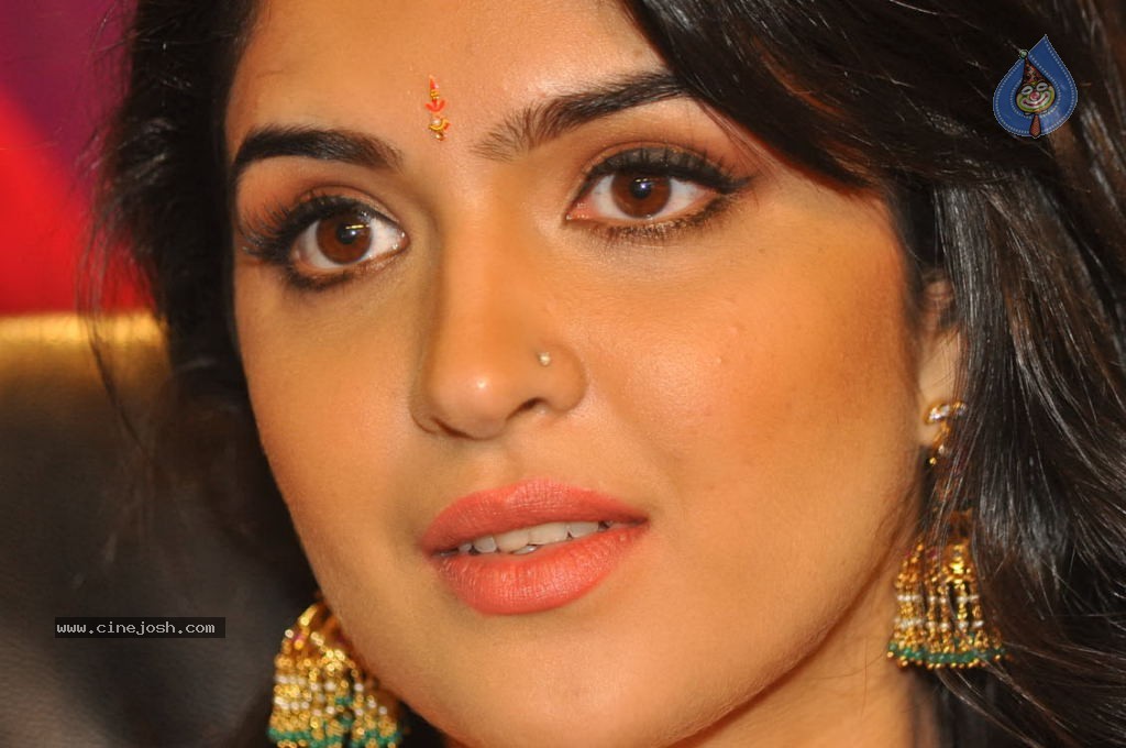 Deeksha Seth New Stills - 15 / 147 photos