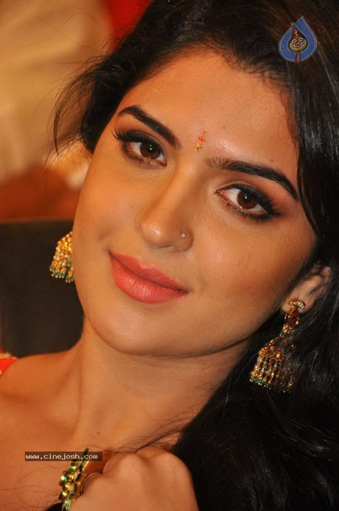 Deeksha Seth New Stills - 16 / 147 photos