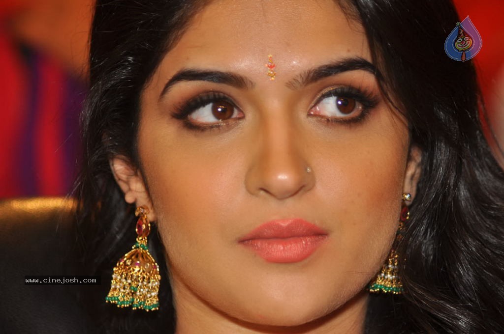 Deeksha Seth New Stills - 18 / 147 photos