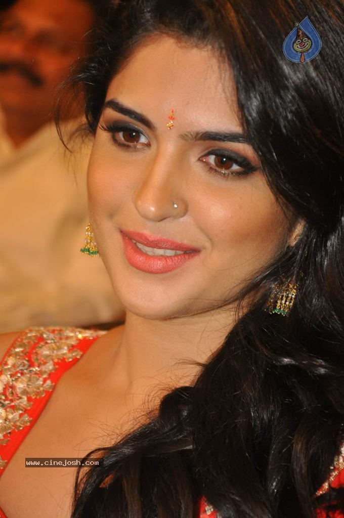 Deeksha Seth New Stills - 21 / 147 photos