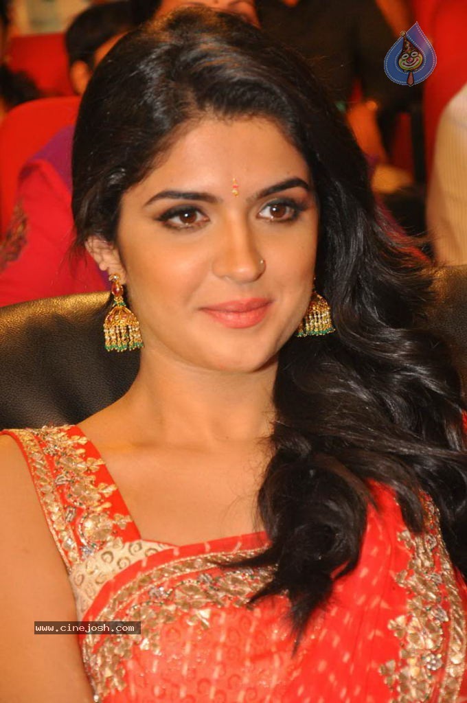 Deeksha Seth New Stills - 27 / 147 photos