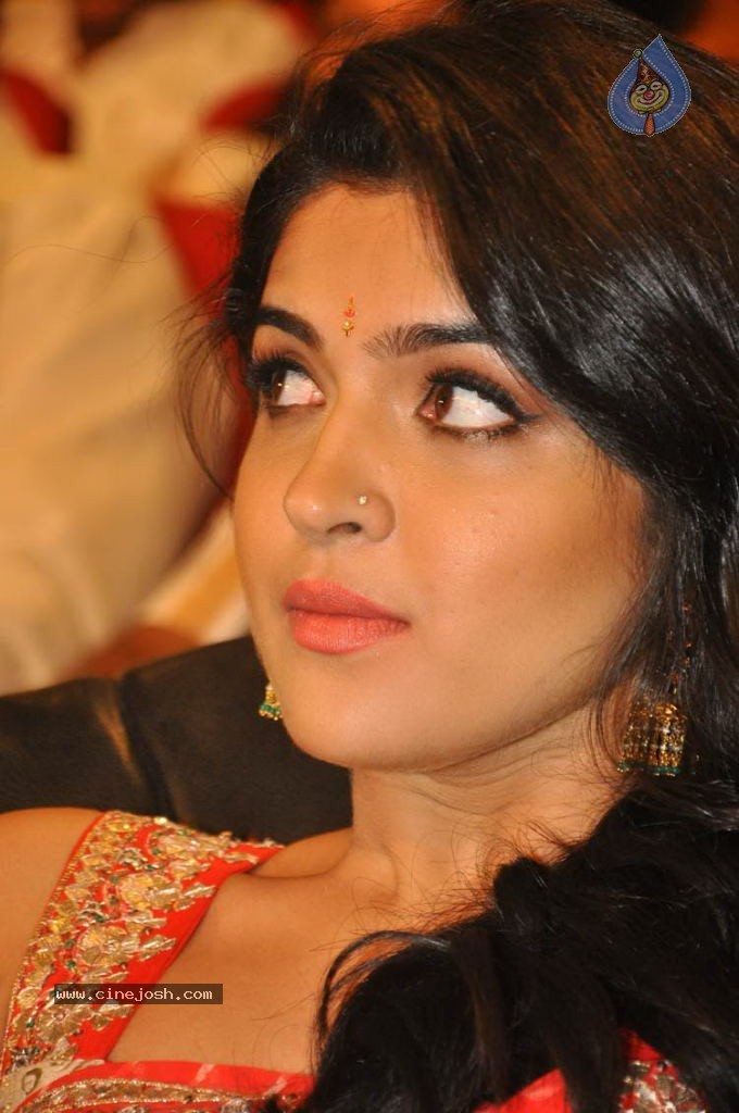 Deeksha Seth New Stills - 32 / 147 photos