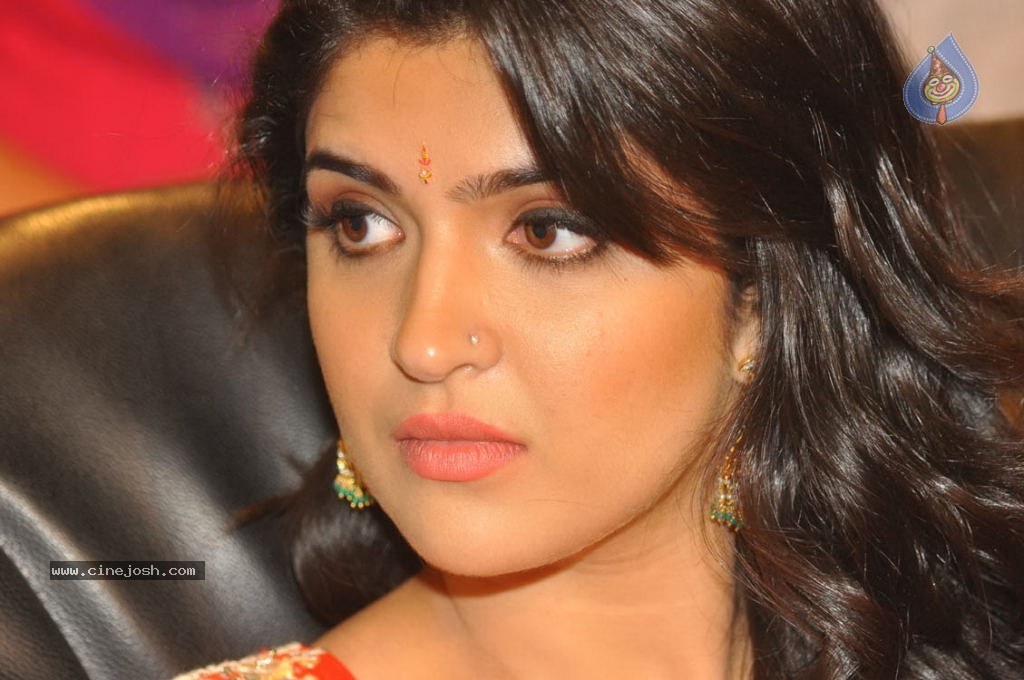 Deeksha Seth New Stills - 40 / 147 photos