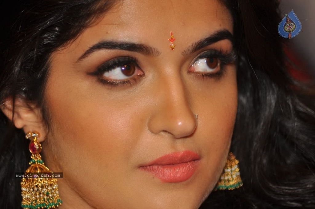 Deeksha Seth New Stills - 41 / 147 photos