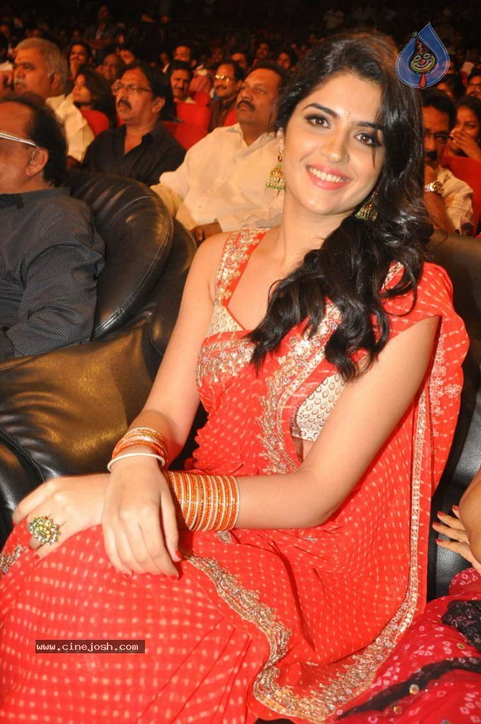 Deeksha Seth New Stills - 43 / 147 photos