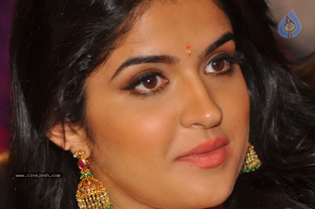 Deeksha Seth New Stills - 57 / 147 photos