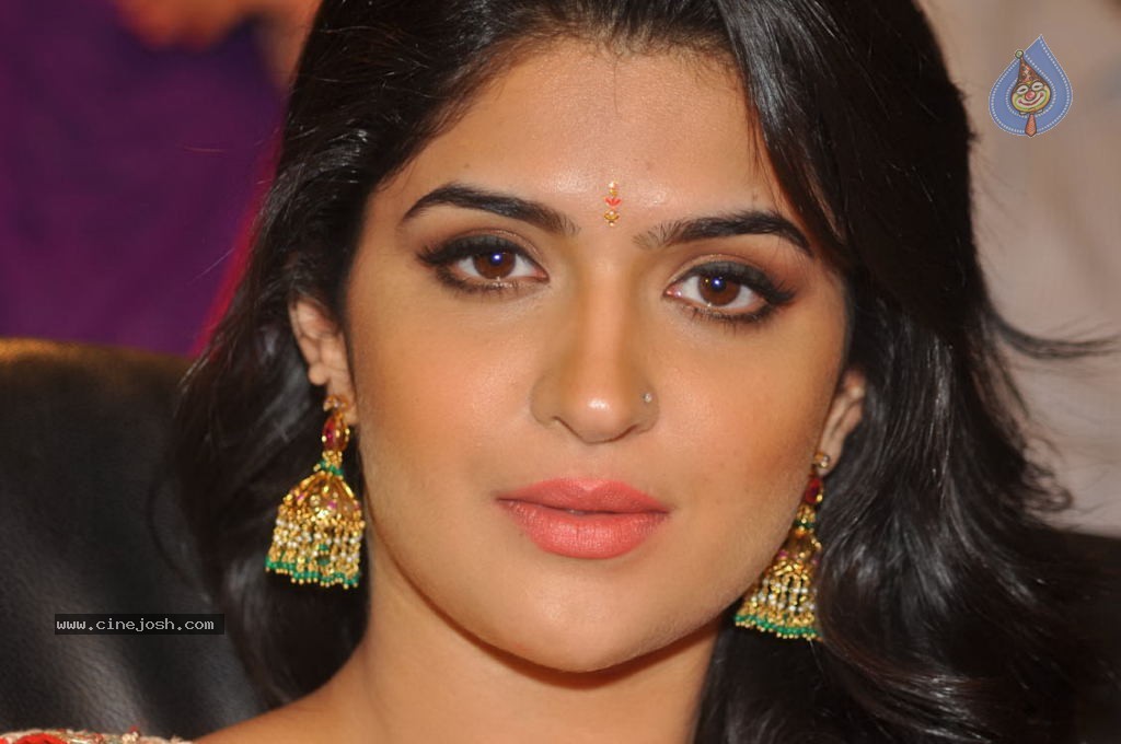 Deeksha Seth New Stills - 58 / 147 photos