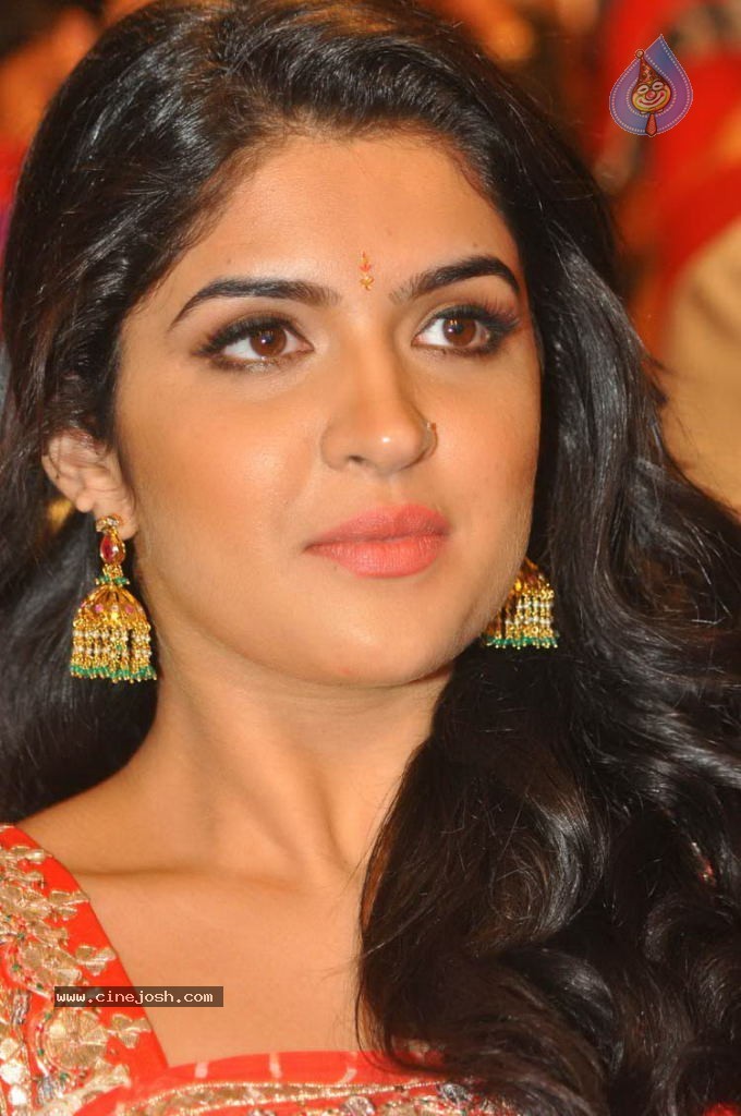 Deeksha Seth New Stills - 59 / 147 photos