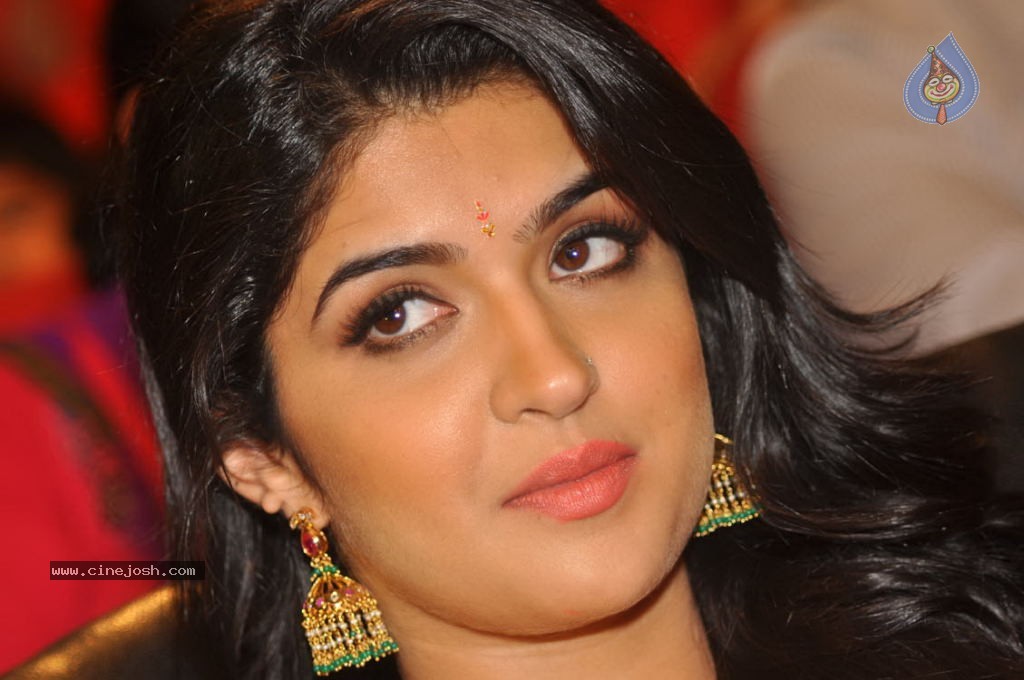 Deeksha Seth New Stills - 60 / 147 photos