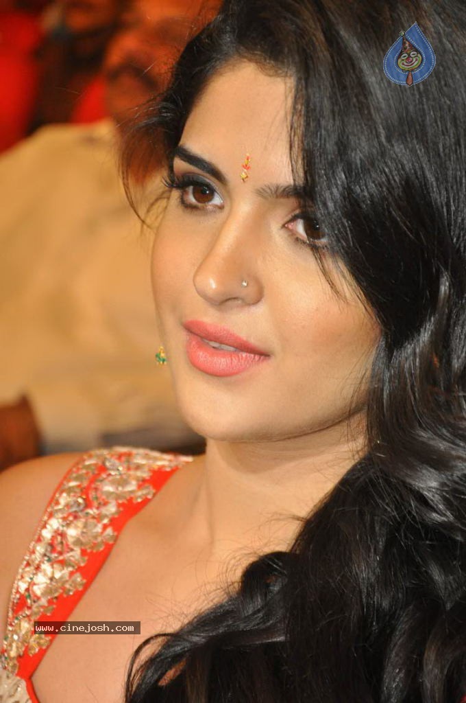 Deeksha Seth New Stills - 61 / 147 photos