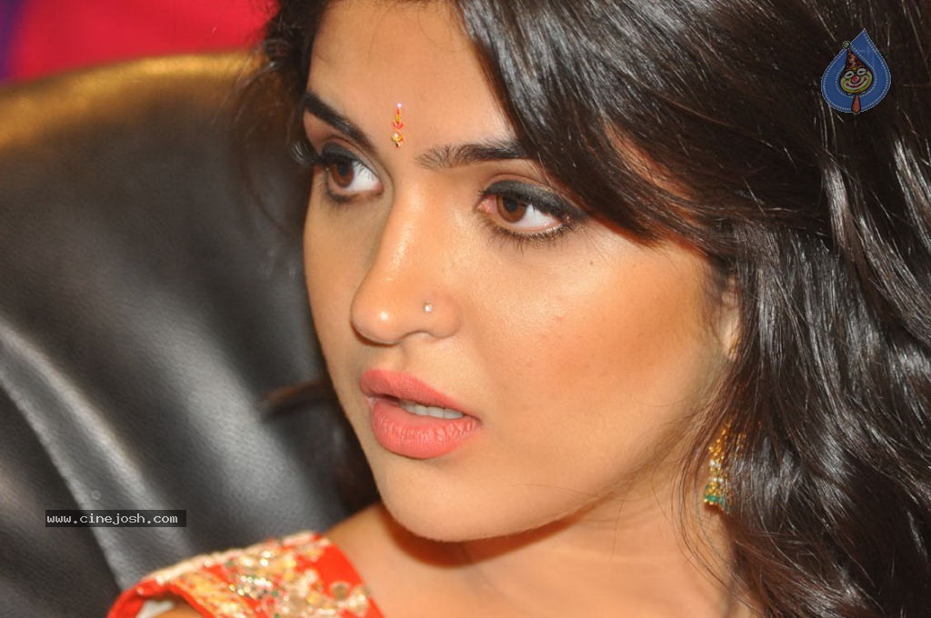 Deeksha Seth New Stills - 67 / 147 photos
