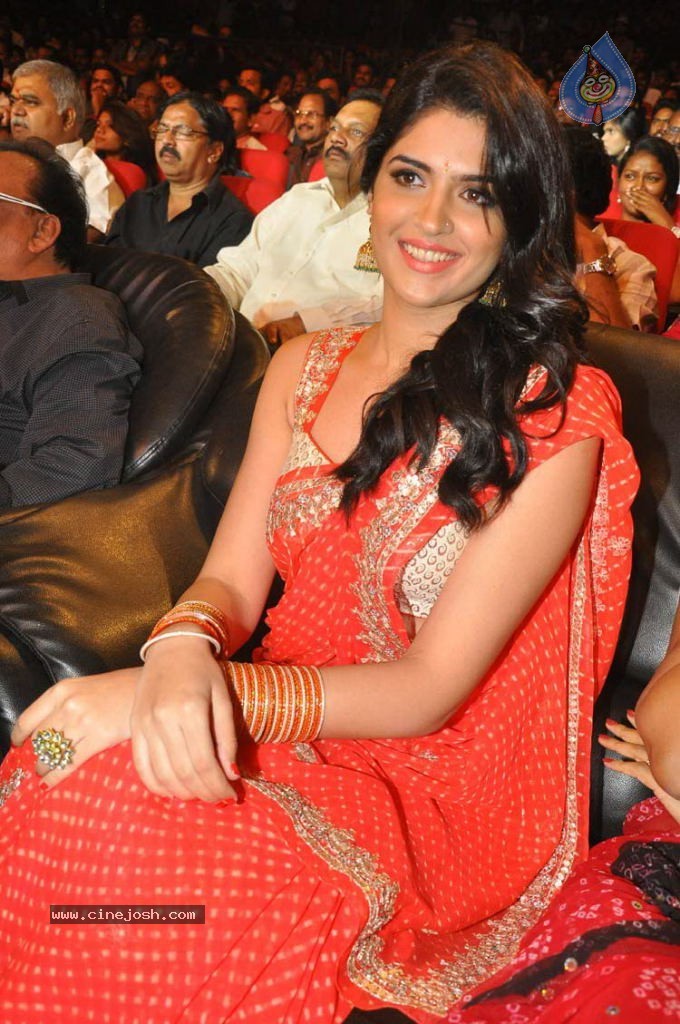 Deeksha Seth New Stills - 73 / 147 photos