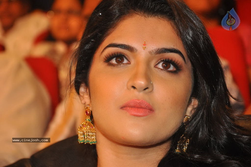 Deeksha Seth New Stills - 87 / 147 photos