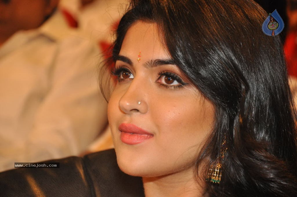 Deeksha Seth New Stills - 90 / 147 photos