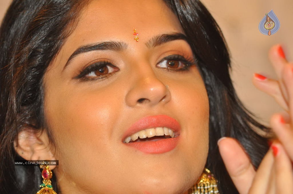 Deeksha Seth New Stills - 93 / 147 photos