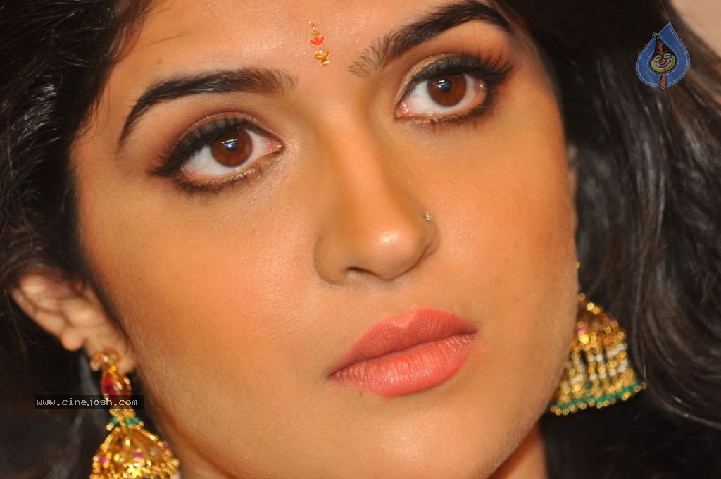 Deeksha Seth New Stills - 98 / 147 photos
