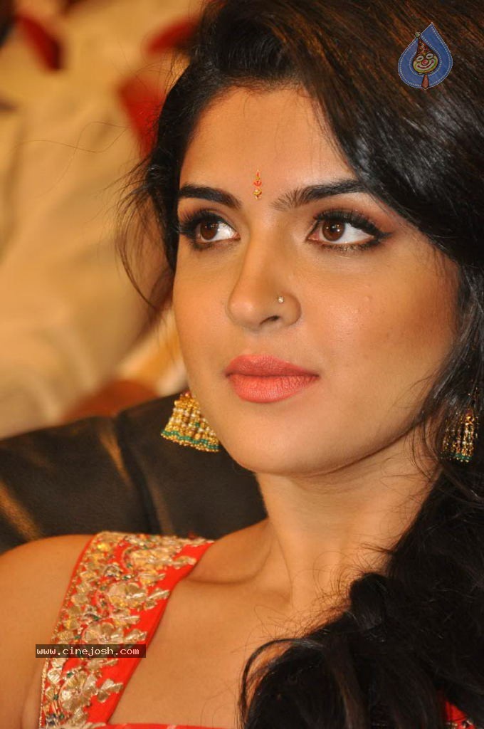 Deeksha Seth New Stills - 100 / 147 photos
