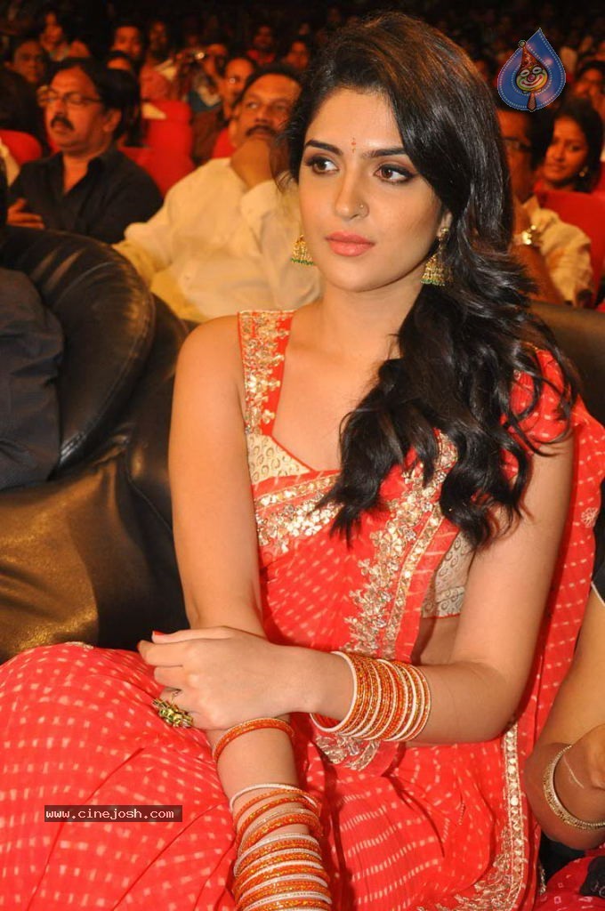 Deeksha Seth New Stills - 104 / 147 photos