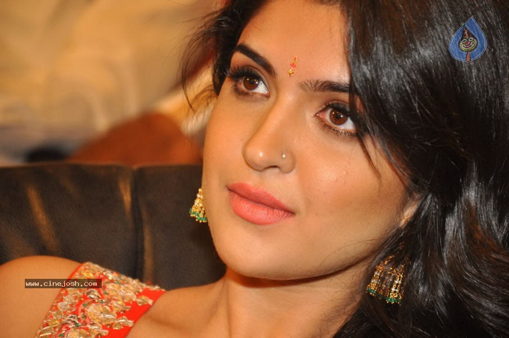 Deeksha Seth New Stills - 105 / 147 photos