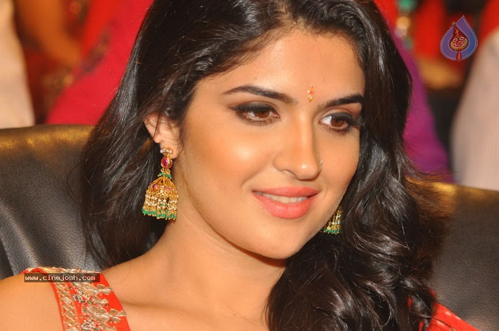 Deeksha Seth New Stills - 122 / 147 photos
