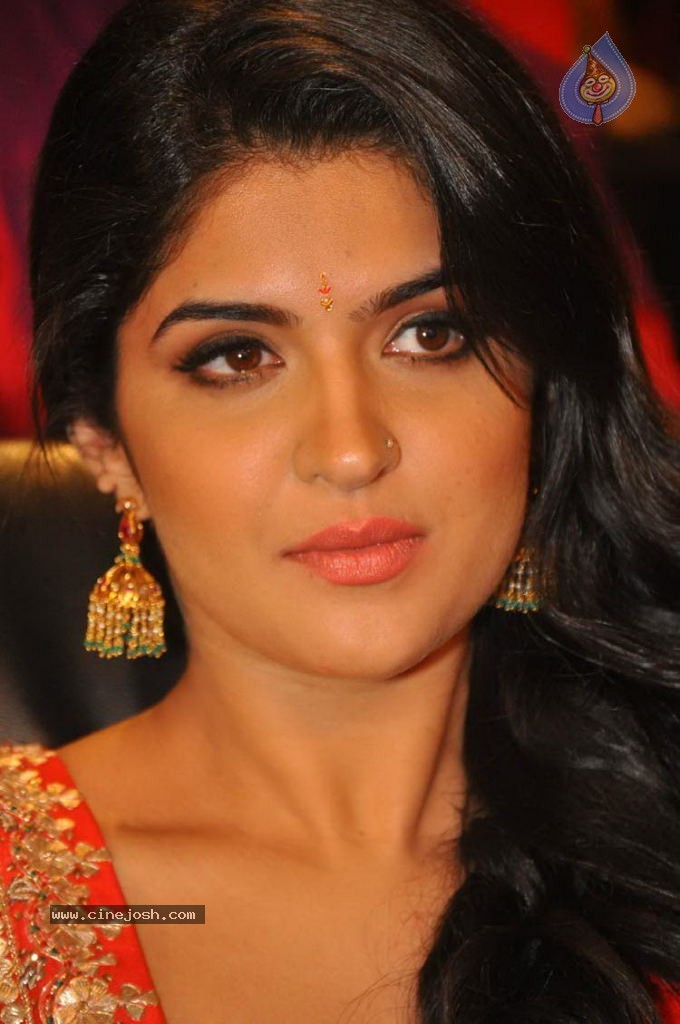 Deeksha Seth New Stills - 125 / 147 photos