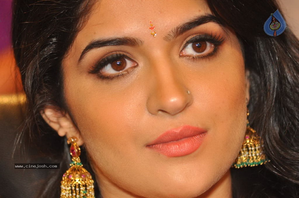 Deeksha Seth New Stills - 129 / 147 photos