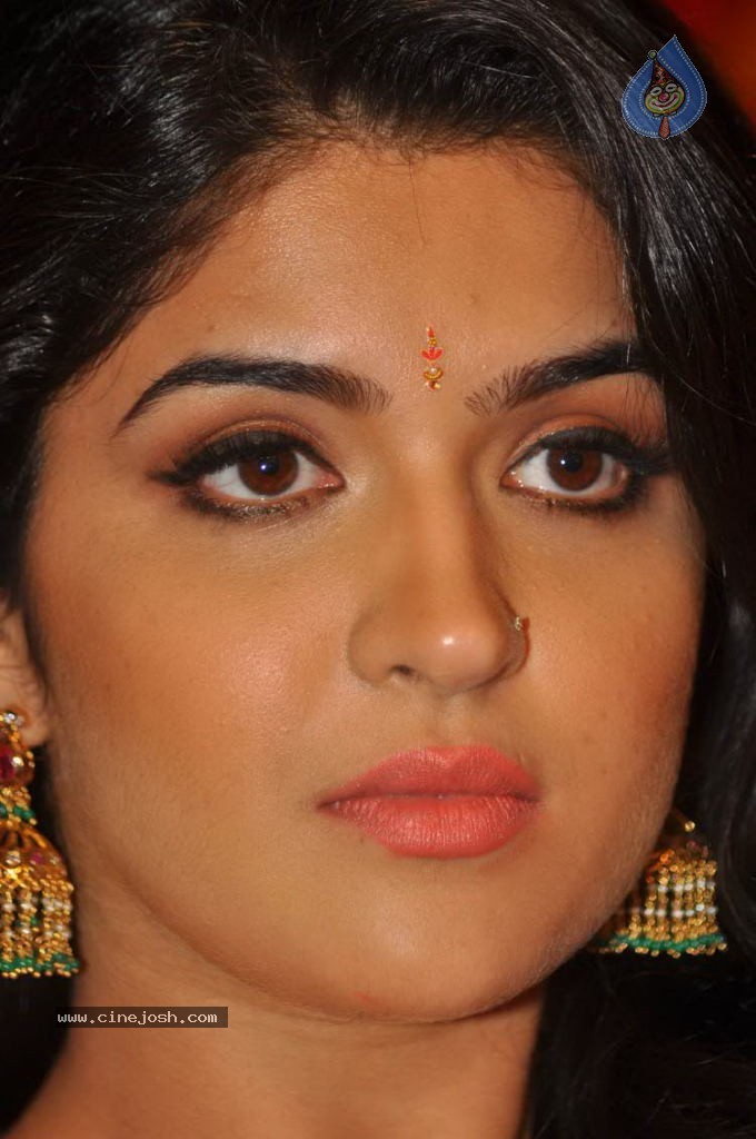 Deeksha Seth New Stills - 131 / 147 photos