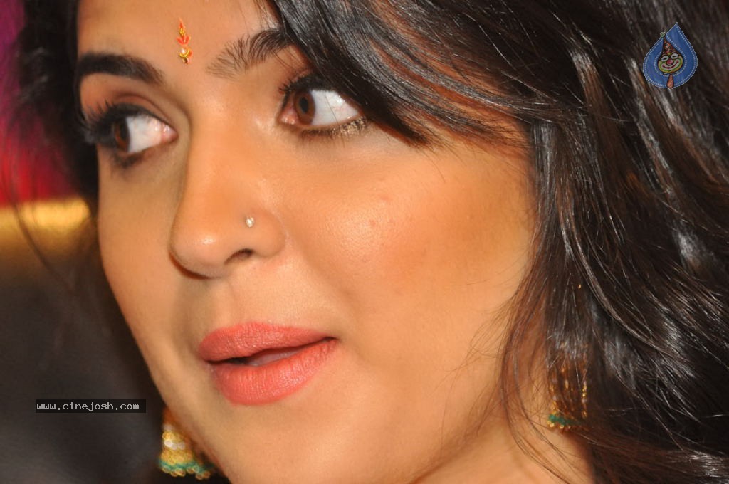 Deeksha Seth New Stills - 145 / 147 photos
