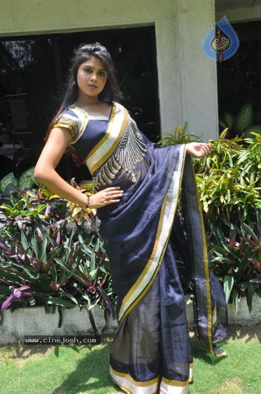 Deepa Hot Stills - 7 / 36 photos