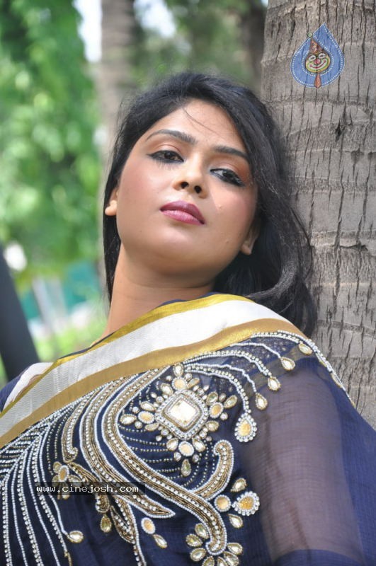 Deepa Hot Stills - 22 / 36 photos