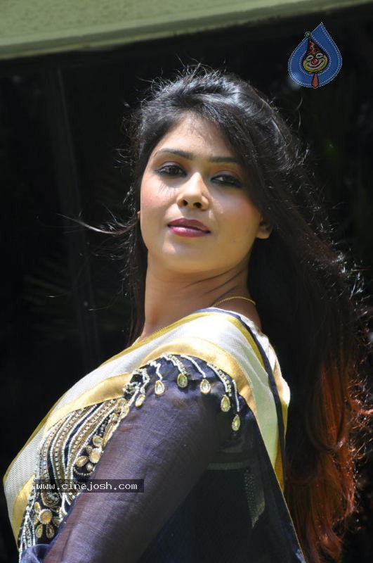 Deepa Hot Stills - 27 / 36 photos