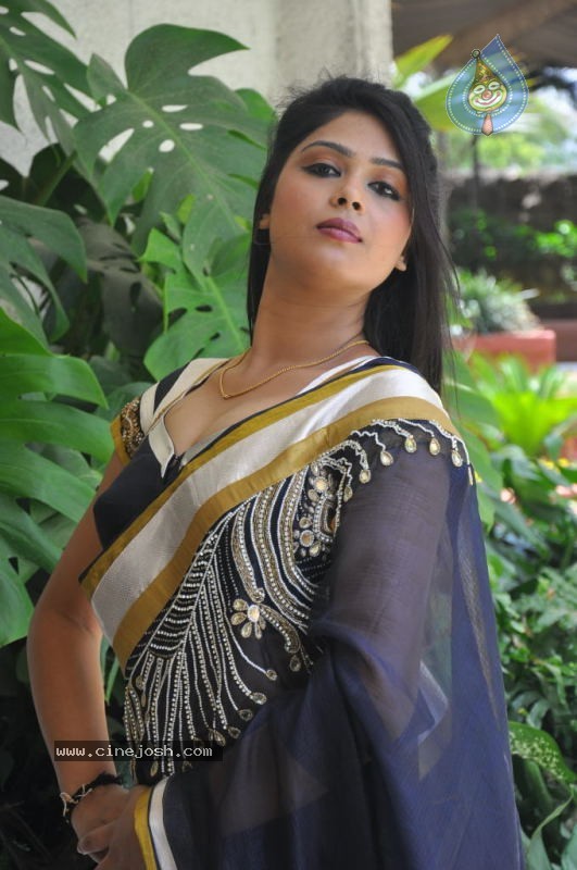 Deepa Hot Stills - 33 / 36 photos