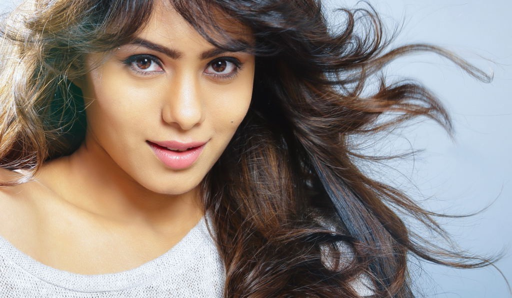 Deepa Sannidhi Hot Photos - 16 / 17 photos