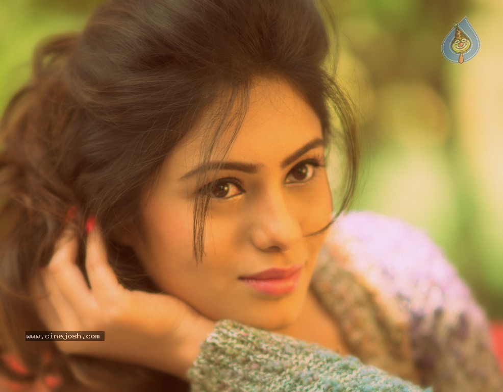 Deepa Sannidhi Hot Pics - 10 / 23 photos