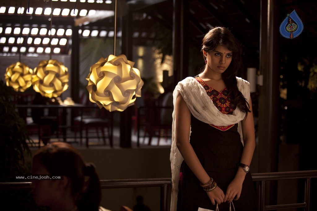 Deepa Sannidhi Hot Pics - 15 / 23 photos